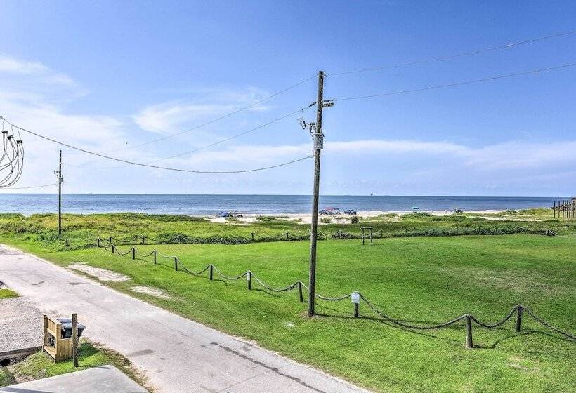 Walk To Ocean: Bright Crystal Beach House W/ Deck!