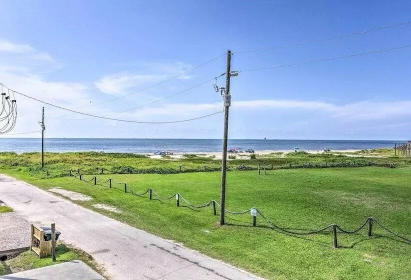 Walk To Ocean: Bright Crystal Beach House W/ Deck!