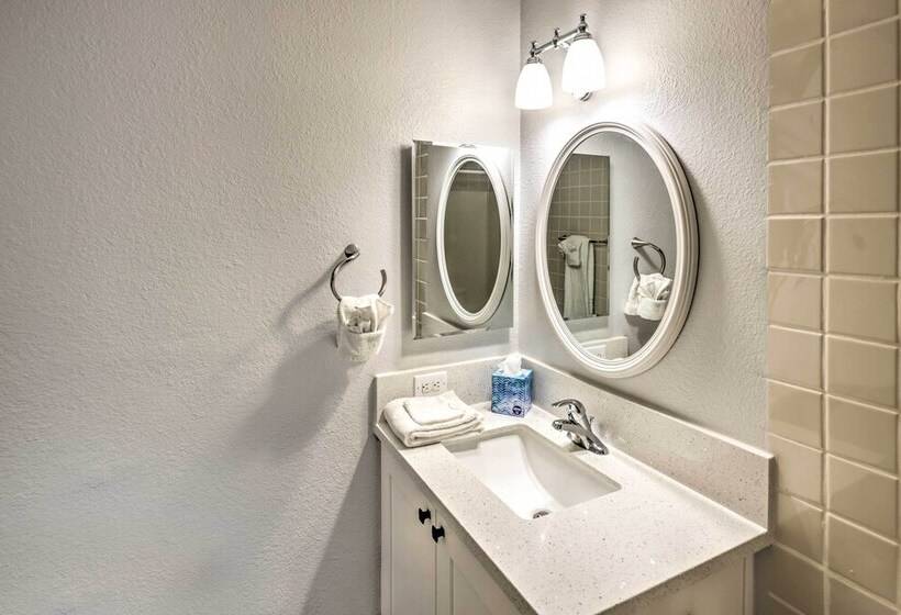 Bullhead City Home, Steps To Colorado River!