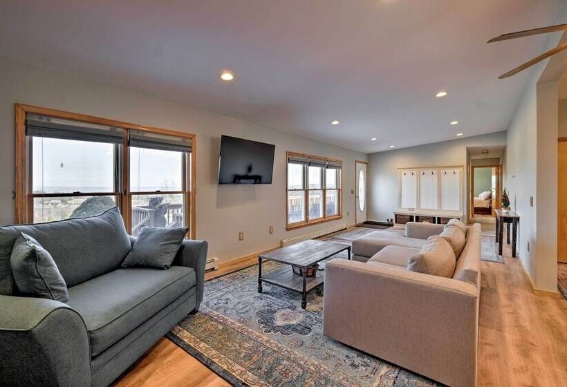 Catskills Mtn Retreat W/ Panoramic View & Fire Pit