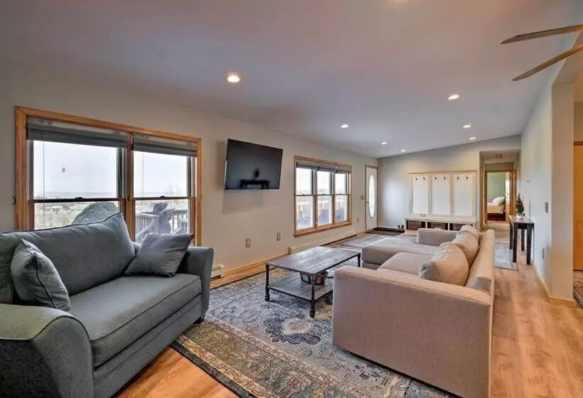 Catskills Mtn Retreat W/ Panoramic View & Fire Pit