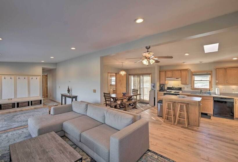 Catskills Mtn Retreat W/ Panoramic View & Fire Pit