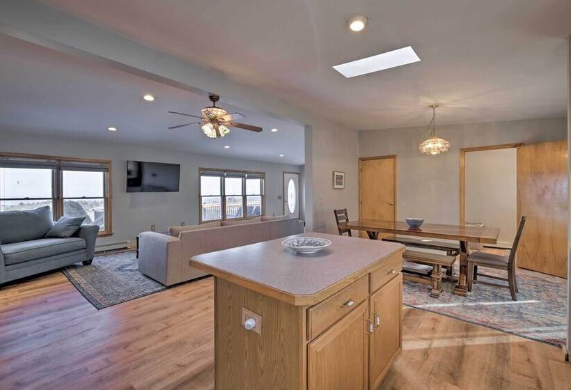 Catskills Mtn Retreat W/ Panoramic View & Fire Pit