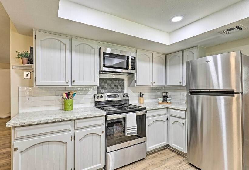 Central Pine Hideaway Family Friendly!