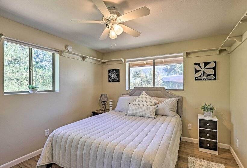 Central Pine Hideaway Family Friendly!