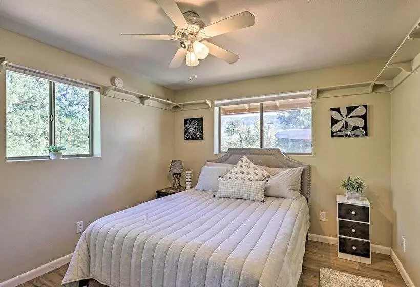 Central Pine Hideaway Family Friendly!