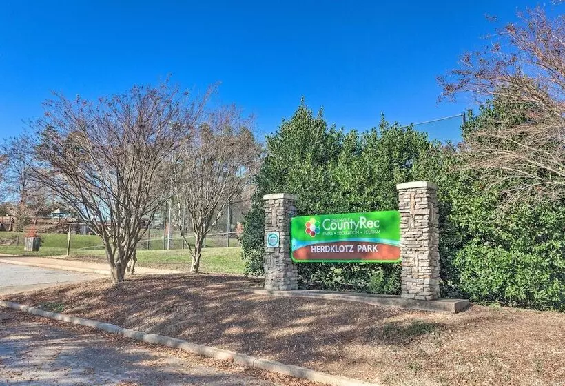 Claires Cottage ~ 4 Mi To Downtown Greenville!