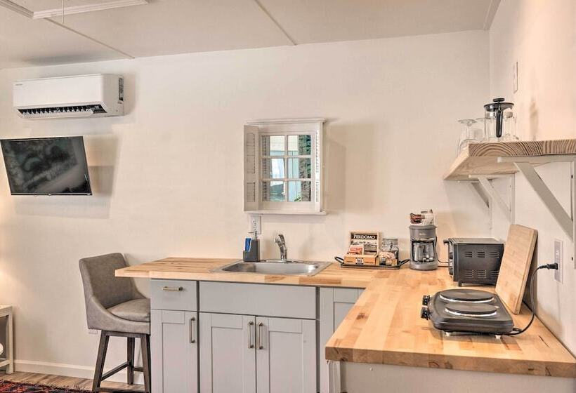 Claires Cottage ~ 4 Mi To Downtown Greenville!