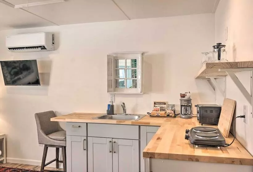 Claires Cottage ~ 4 Mi To Downtown Greenville!