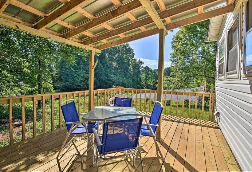 Near Dining: Columbus Cottage W/ Furnished Deck!