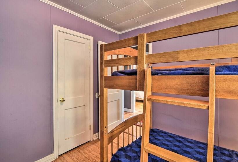 Near Dining: Columbus Cottage W/ Furnished Deck!