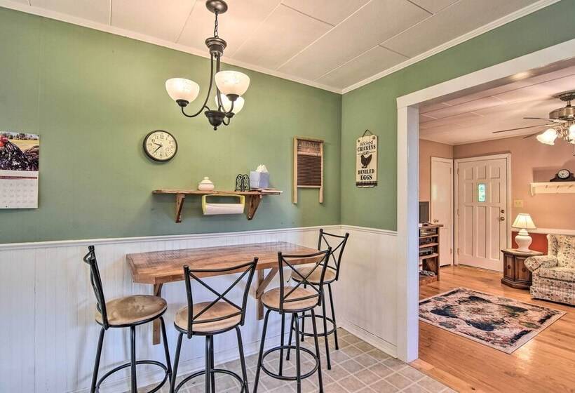 Near Dining: Columbus Cottage W/ Furnished Deck!