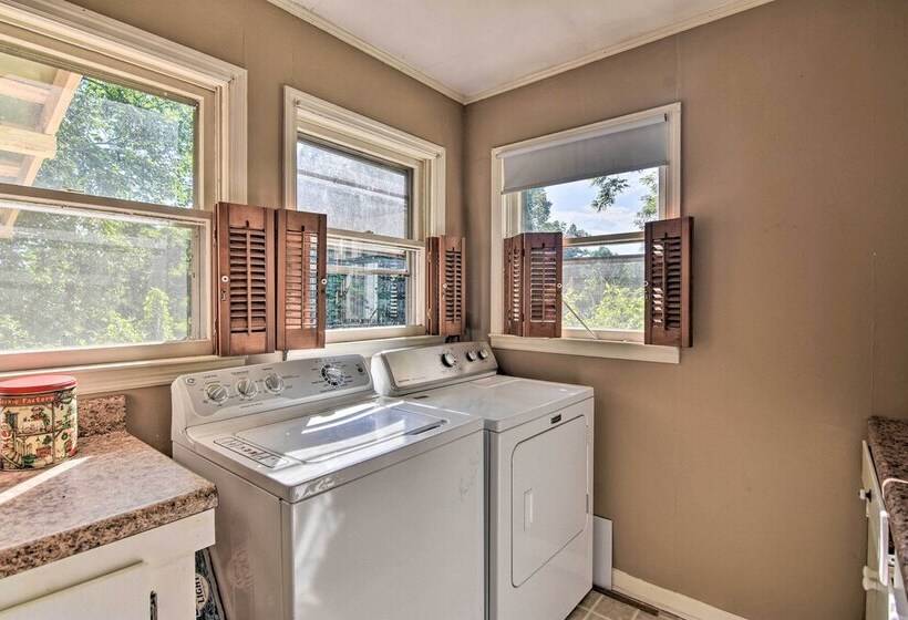 Near Dining: Columbus Cottage W/ Furnished Deck!