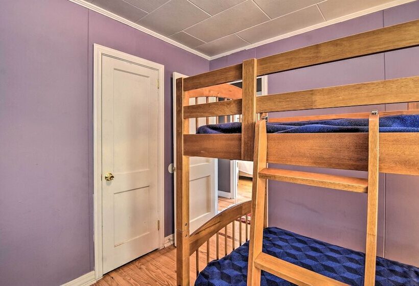 Near Dining: Columbus Cottage W/ Furnished Deck!