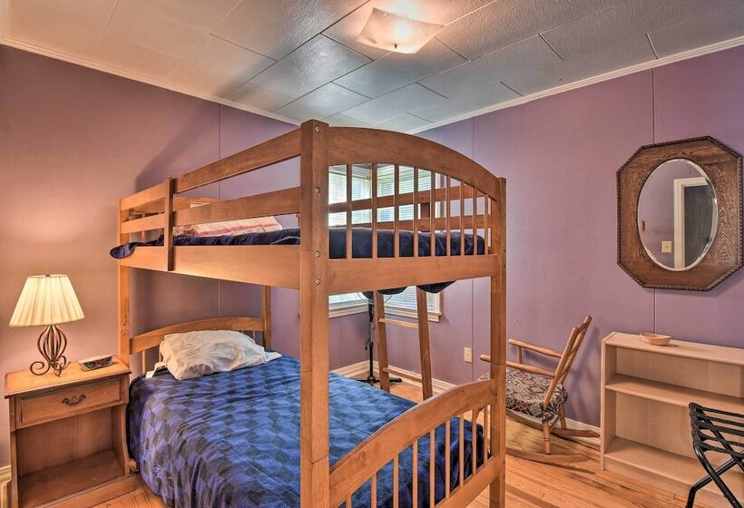 Near Dining: Columbus Cottage W/ Furnished Deck!