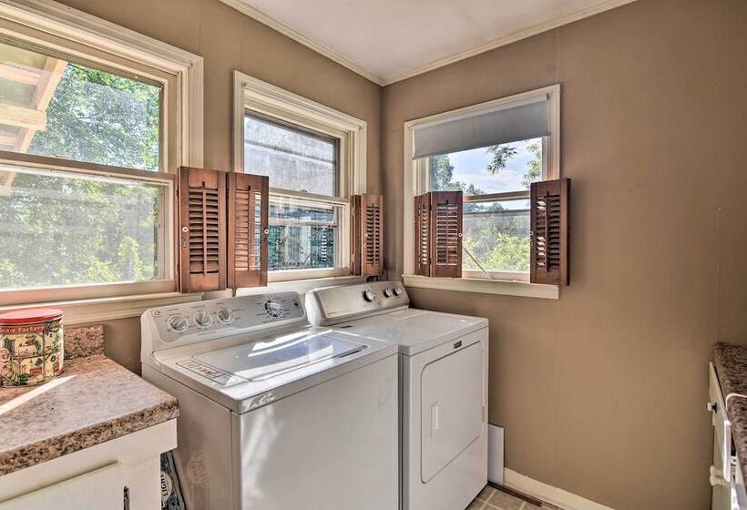 Near Dining: Columbus Cottage W/ Furnished Deck!