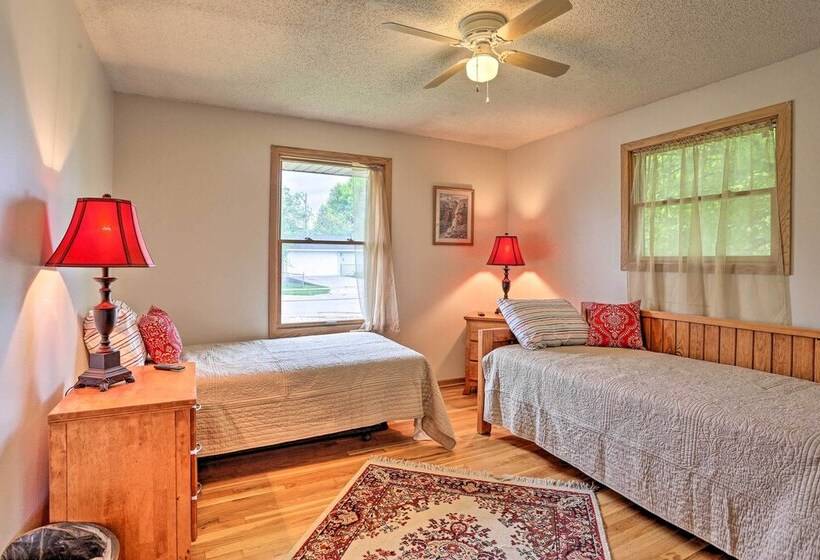 Quiet Rapid City Home Walk To Canyon Lake Park