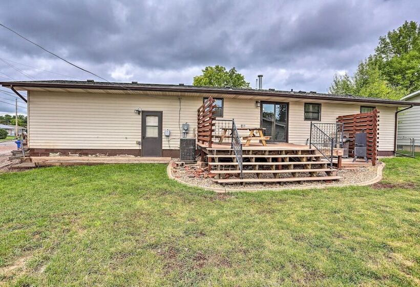 Quiet Rapid City Home Walk To Canyon Lake Park