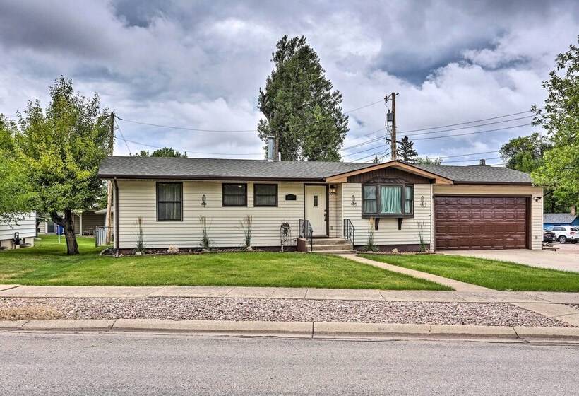 Quiet Rapid City Home Walk To Canyon Lake Park