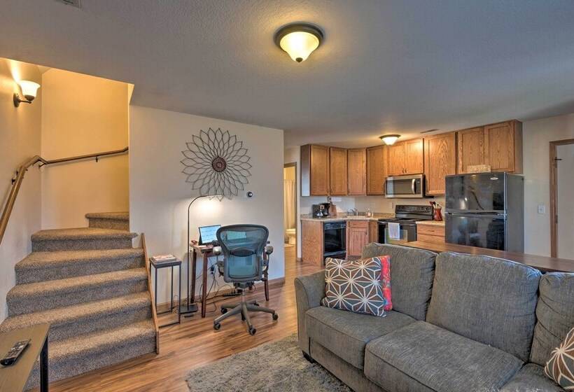 Cozy Cedar Rapids Pad 2 Blocks To Mercy Care!