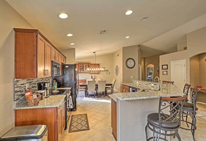 Desert Dwelling Near Trails & Tucson Art Scene!