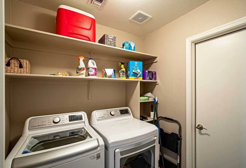 Desert Dwelling Near Trails & Tucson Art Scene!