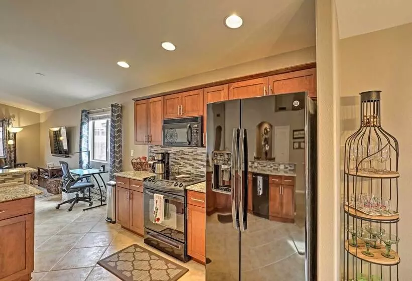 Desert Dwelling Near Trails & Tucson Art Scene!