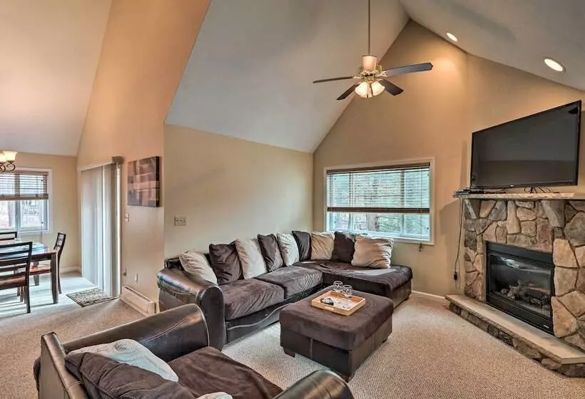 6 Mi To Skiing: Family Poconos Home W Decks!