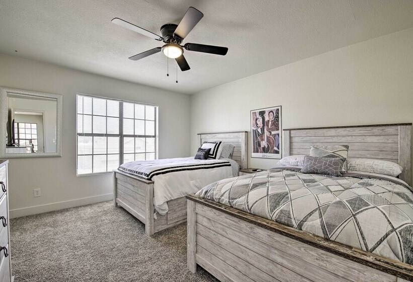 Glendale Family Home: Close To Golf & Westgate