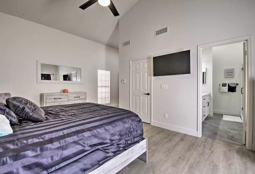 Glendale Family Home: Close To Golf & Westgate