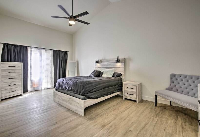 Glendale Family Home: Close To Golf & Westgate