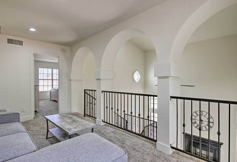 Glendale Family Home: Close To Golf & Westgate