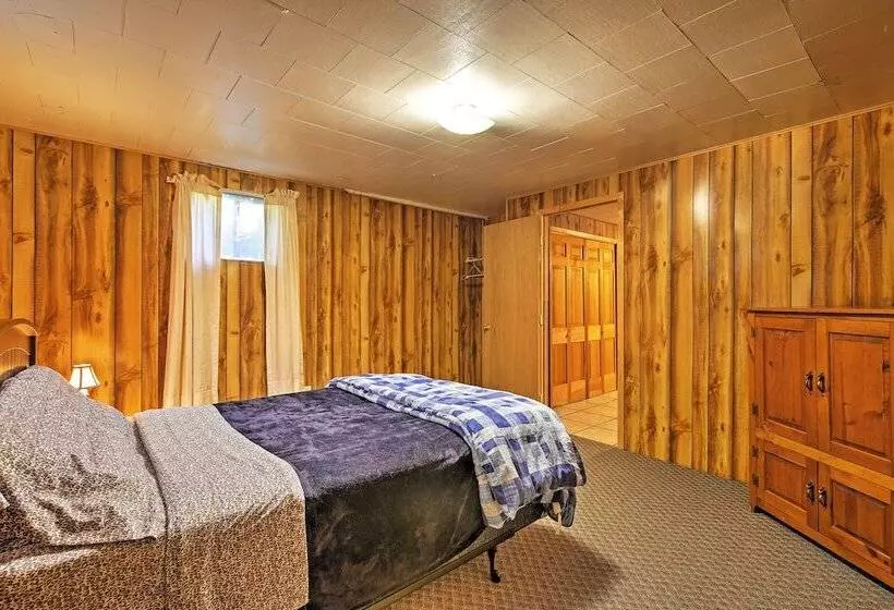 Hot Tub + Mtn Views: Gore Pass Kremmling Cabin