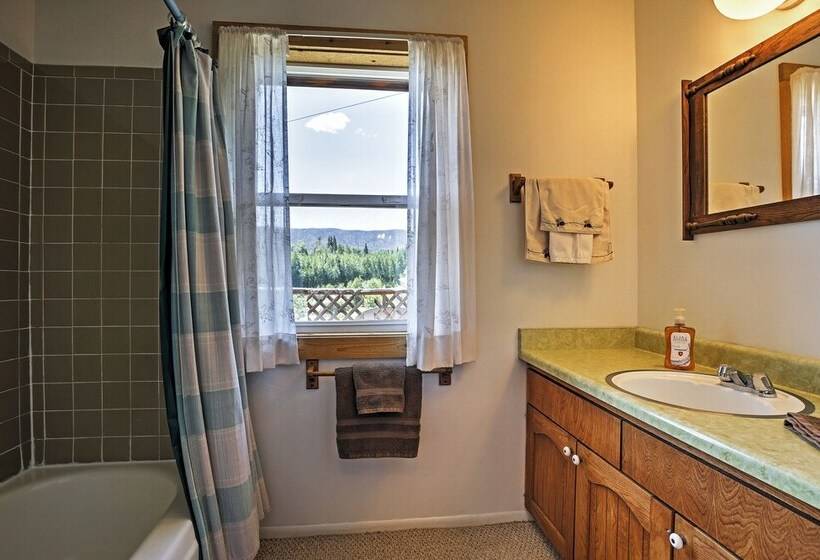 Hot Tub + Mtn Views: Gore Pass Kremmling Cabin