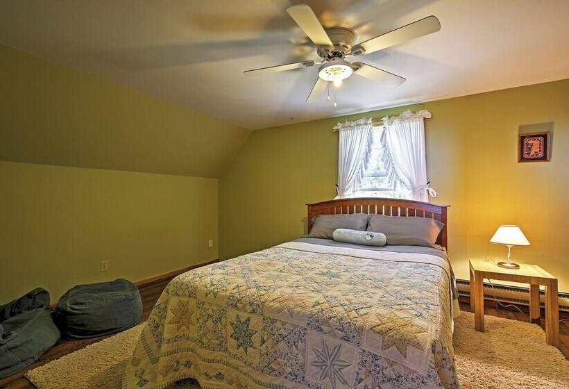 Hot Tub + Mtn Views: Gore Pass Kremmling Cabin