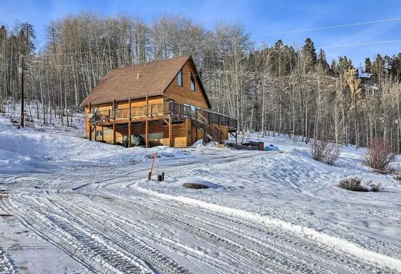 Hot Tub + Mtn Views: Gore Pass Kremmling Cabin