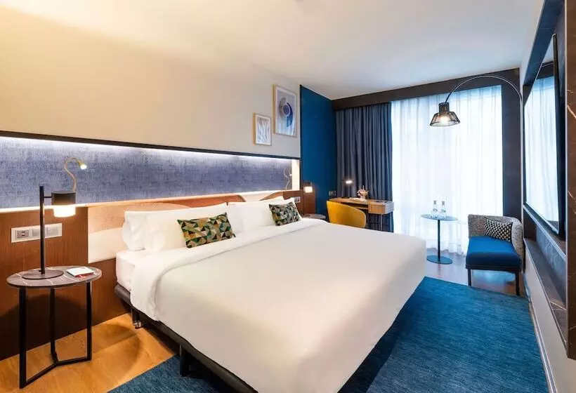 هتل Crowne Plaza Madrid   Centre Retiro, An Ihg