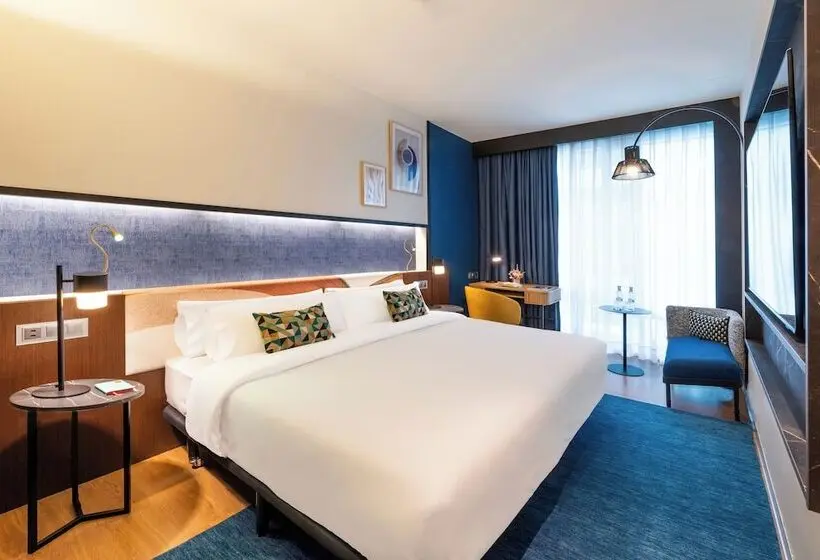 هتل Crowne Plaza Madrid   Centre Retiro, An Ihg
