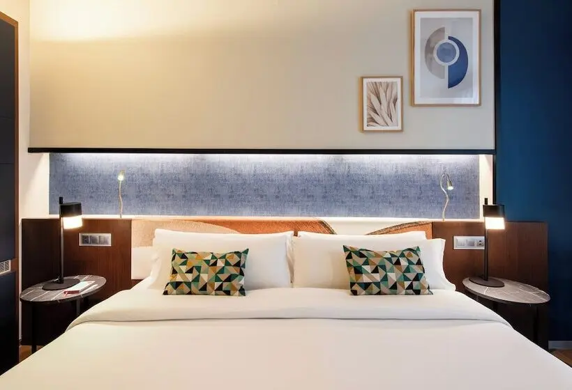 هتل Crowne Plaza Madrid   Centre Retiro, An Ihg