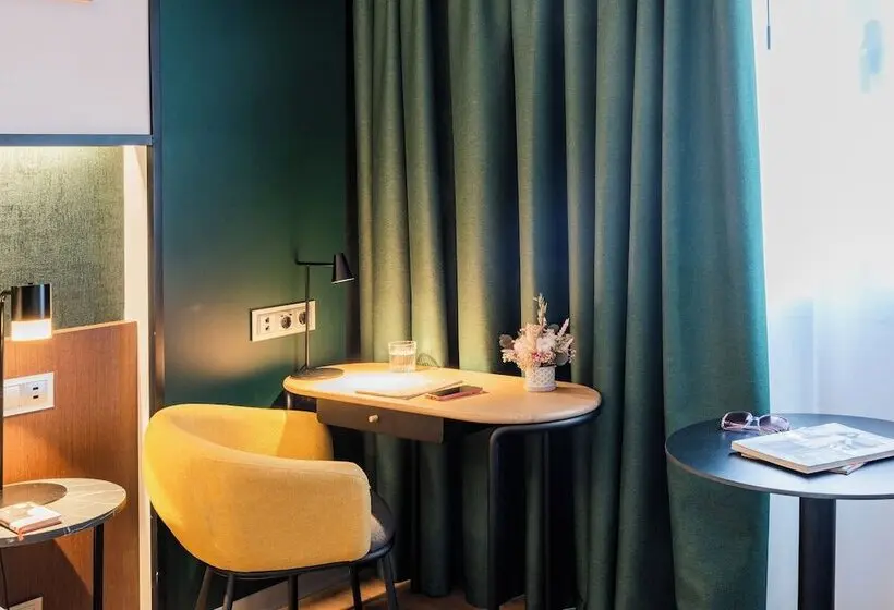 هتل Crowne Plaza Madrid   Centre Retiro, An Ihg