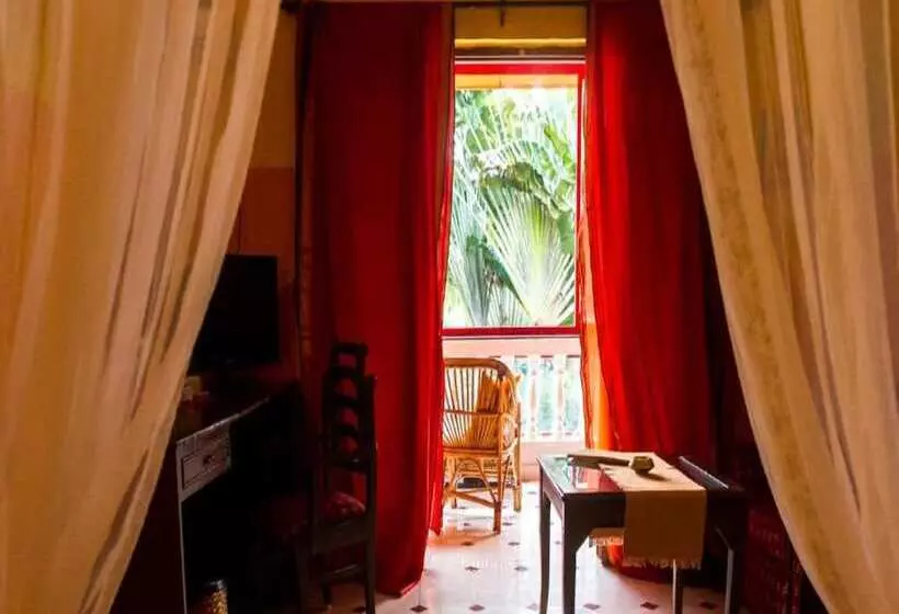 Hotelli Papa Jolly Eco Resort   Near Morjim Beach