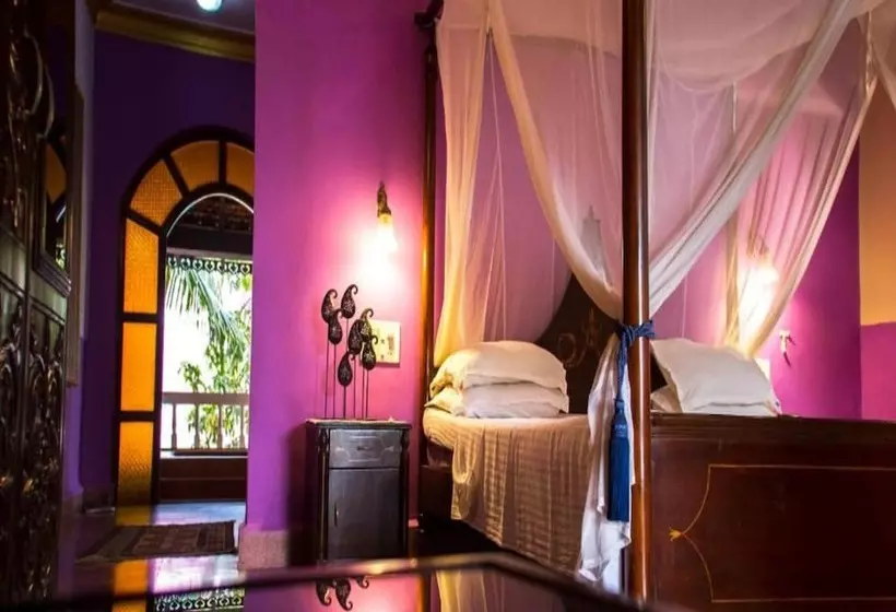 Hotelli Papa Jolly Eco Resort   Near Morjim Beach