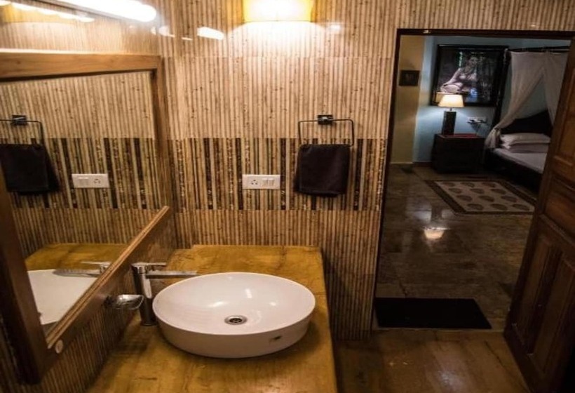 Hotel Papa Jolly Eco Resort Near Morjim Beach