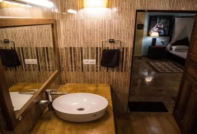 Hotelli Papa Jolly Eco Resort   Near Morjim Beach