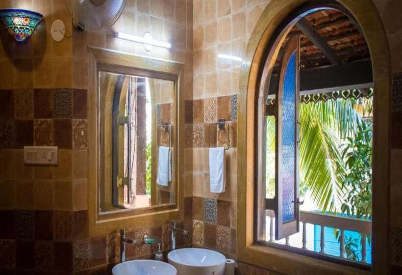 Hotel Papa Jolly Eco Resort Near Morjim Beach