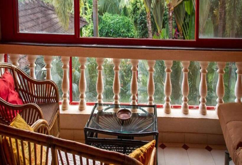 Hotel Papa Jolly Eco Resort Near Morjim Beach