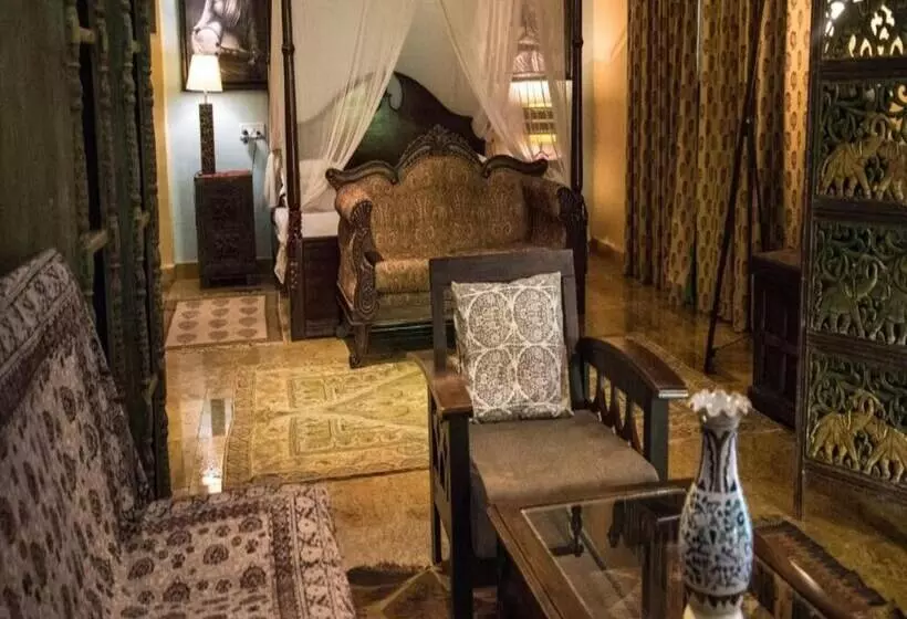 Hotelli Papa Jolly Eco Resort   Near Morjim Beach