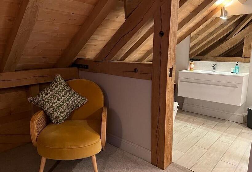 فندق ريفى The Hen House