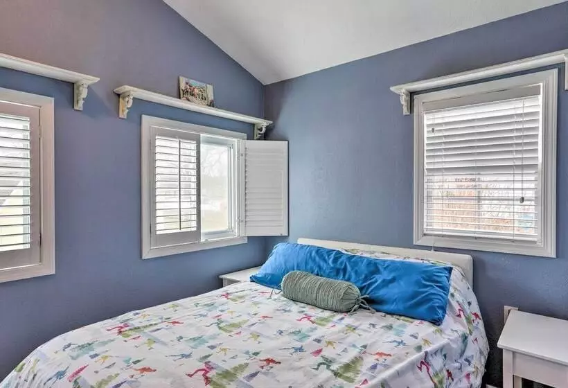 Lake Erie Waterfront Home W/ Sunroom & Yard!