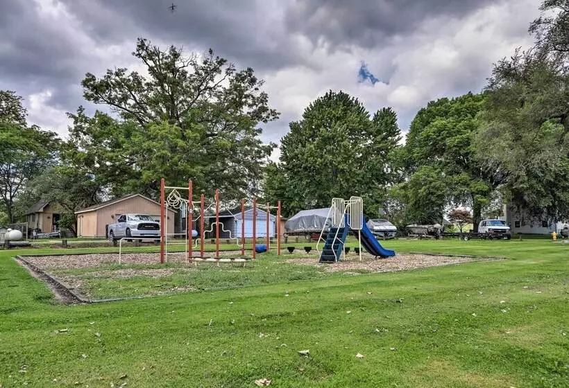 Lake Erie Waterfront Home W/ Sunroom & Yard!